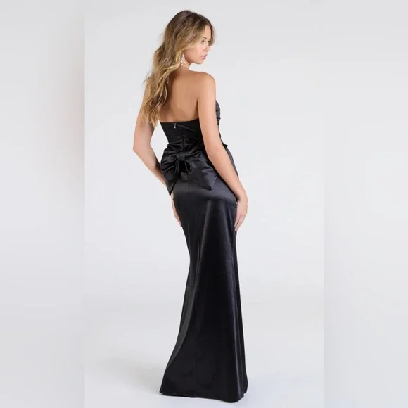 NWT Windsor Black Strapless Ruched Gown with adorable bow in back Size Small - Picture 2 of 7